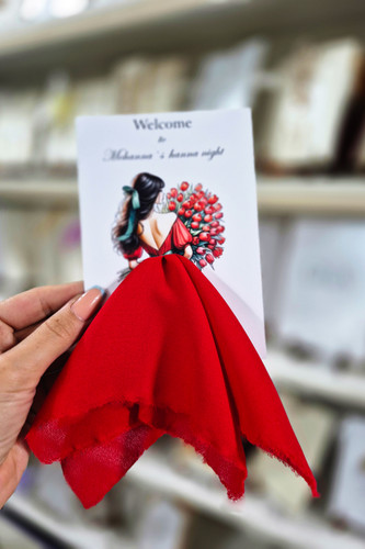 ولکام کارد پیراهن قرمز برای مراسم حنابندان