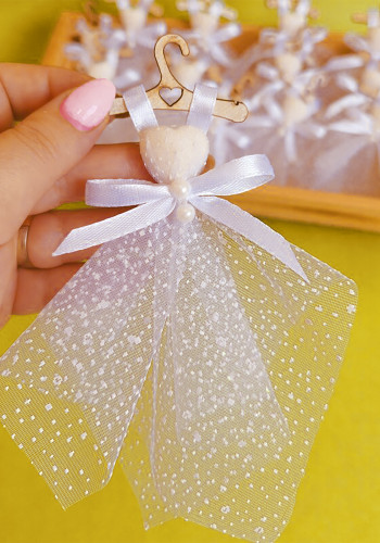 گیفت عروسی لباس عروس پاپیون دار